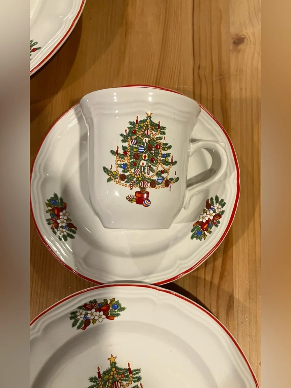 EUC Brick Oven Stoneware Joy to the World' Holiday Dinnerware Set (16-Piece)